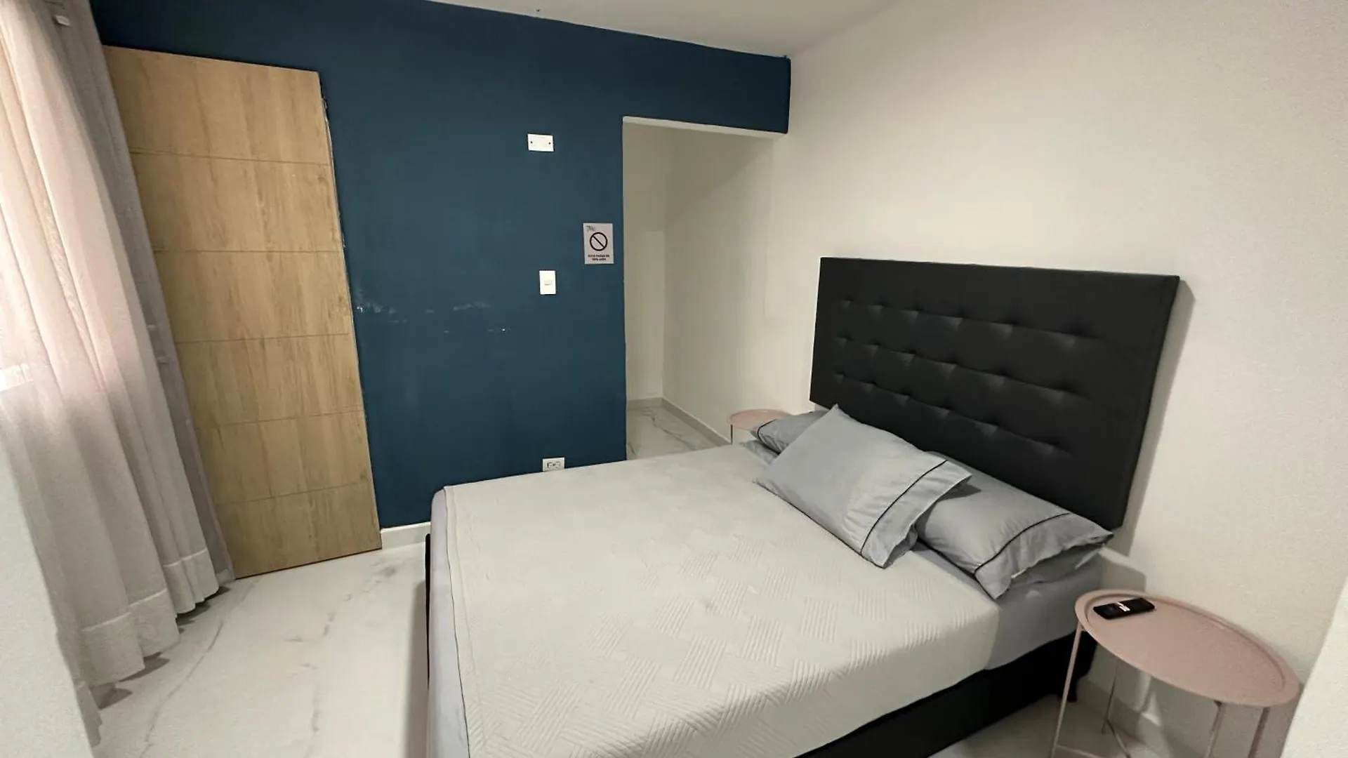 Hotel Florida Inn Медельин